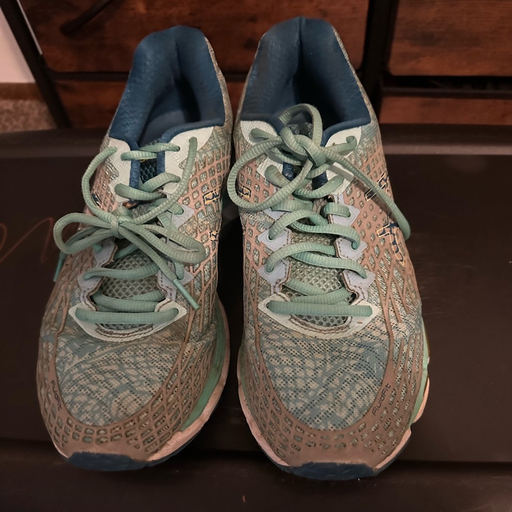 Women’s running shoe